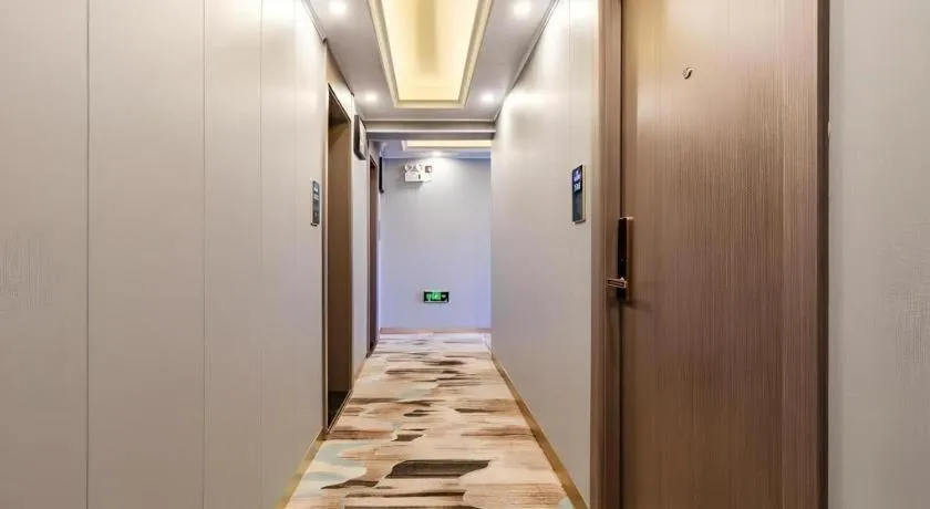 GELI Kunming North Railway Station Zoo