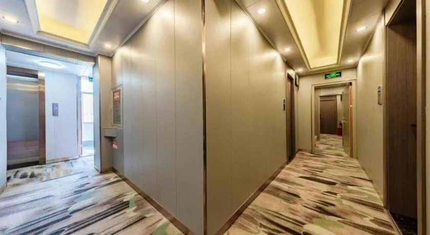 GELI Kunming North Railway Station Zoo