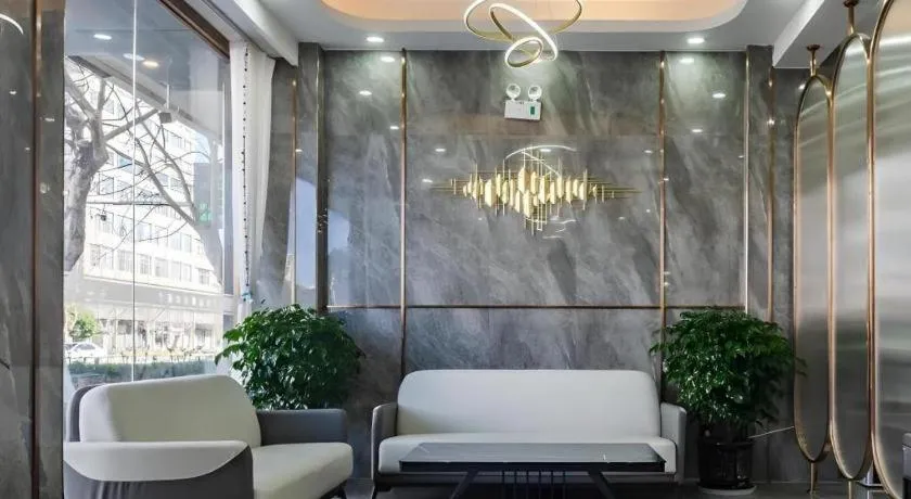 GELI Kunming North Railway Station Zoo