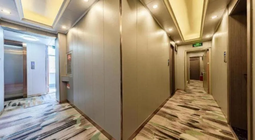 GELI Kunming North Railway Station Zoo