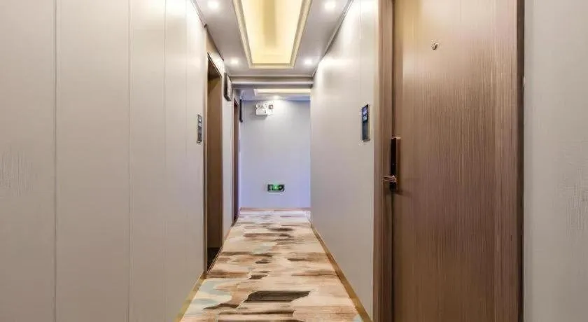 GELI Kunming North Railway Station Zoo