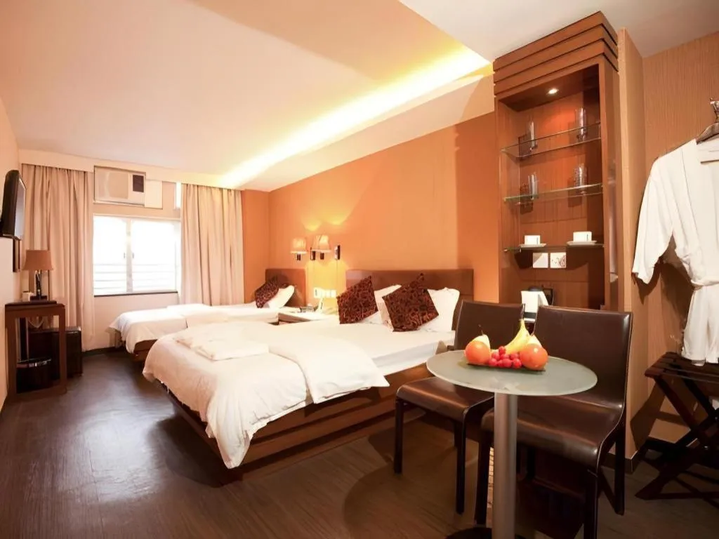 Bed in Sunny Day Hotel