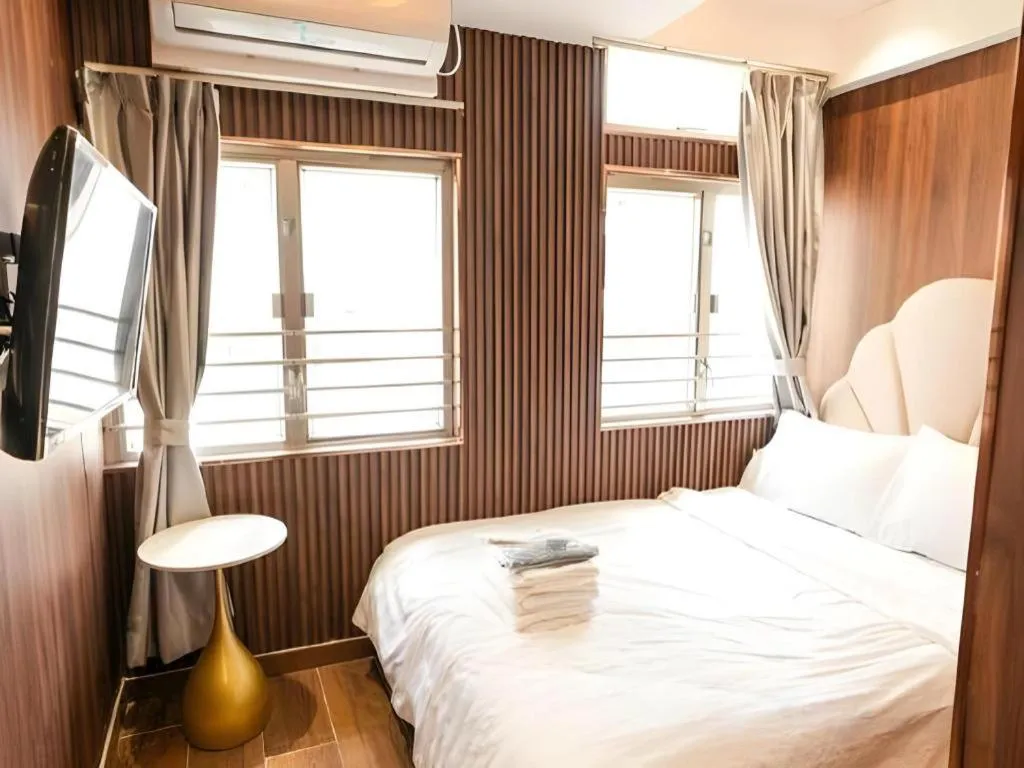 Bed in Sunny Day Hotel