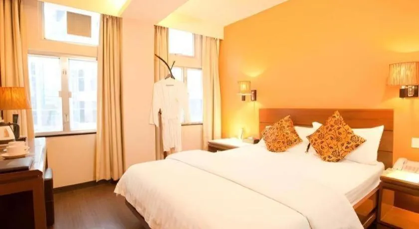 Bed in Sunny Day Hotel