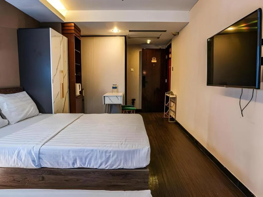 Bed in Sunny Day Hotel