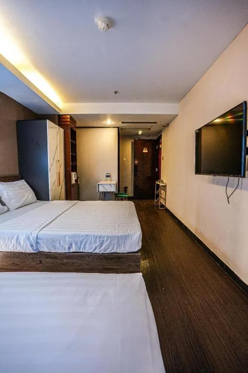 Bed in Sunny Day Hotel