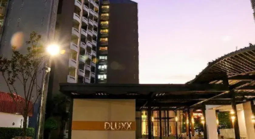 DLUXX THAMMASAT DLUXX THAMMASAT