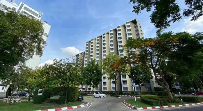 DLUXX THAMMASAT DLUXX THAMMASAT