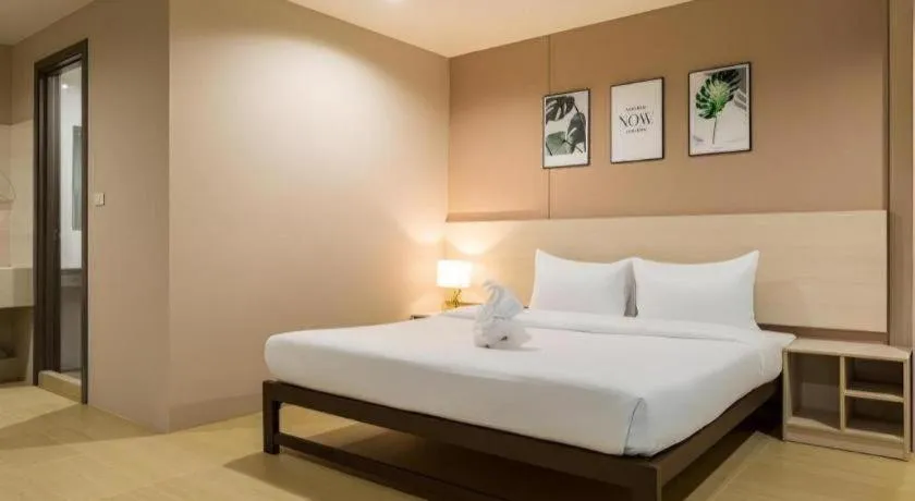 Bed in The Queen Palace