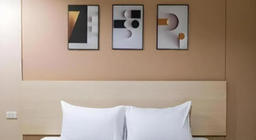 Bed in The Queen Palace