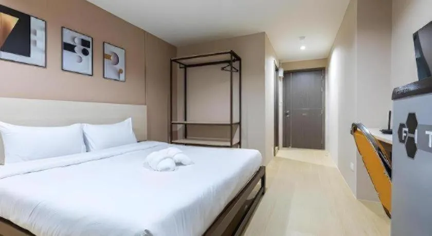 Bed in The Queen Palace