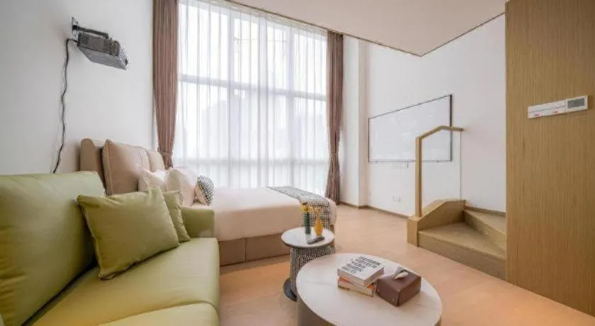 F-TOWN Fangtang Hotel (Shenzhen Longgang Tian'an Digital City Huanggekeng Subway Station)