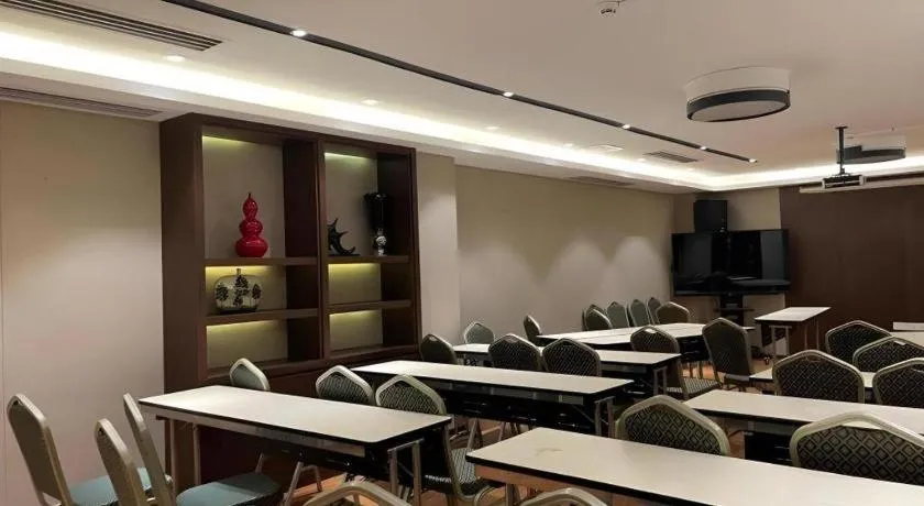 F-TOWN Fangtang Hotel (Shenzhen Longgang Tian'an Digital City Huanggekeng Subway Station)