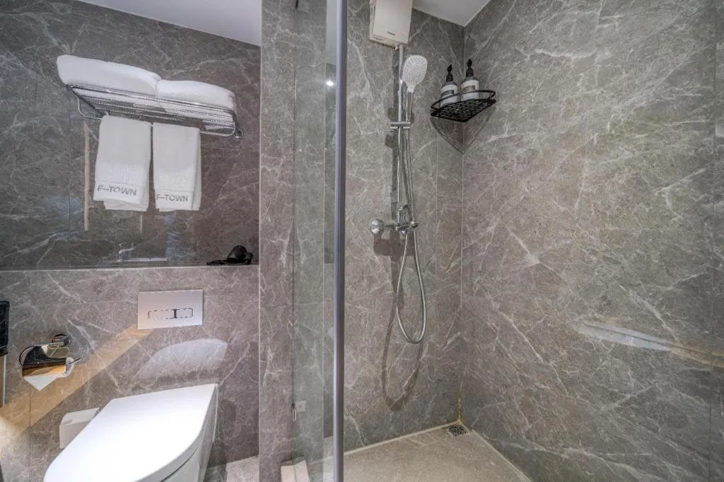 F-TOWN Fangtang Hotel (Shenzhen Longgang Tian'an Digital City Huanggekeng Subway Station)