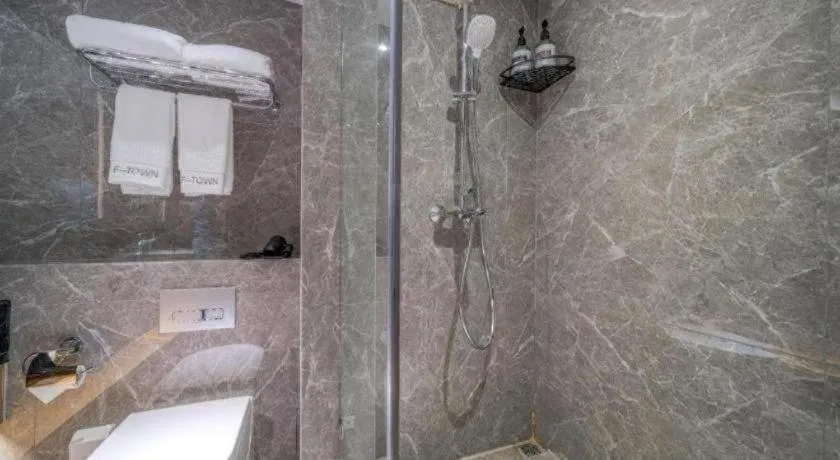 F-TOWN Fangtang Hotel (Shenzhen Longgang Tian'an Digital City Huanggekeng Subway Station)