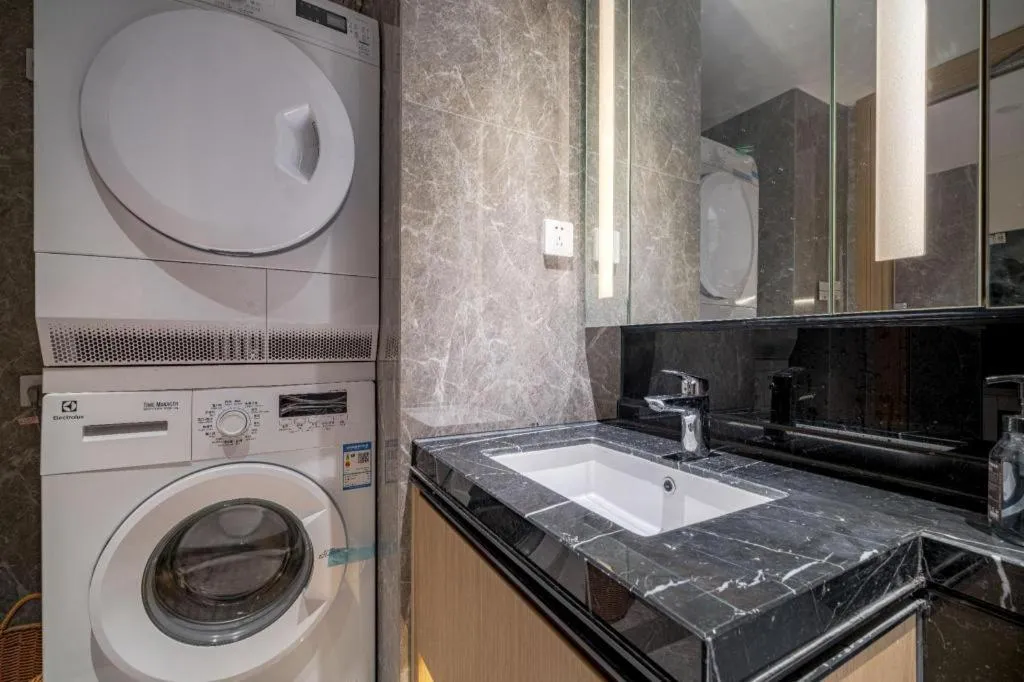 F-TOWN Fangtang Hotel (Shenzhen Longgang Tian'an Digital City Huanggekeng Subway Station)