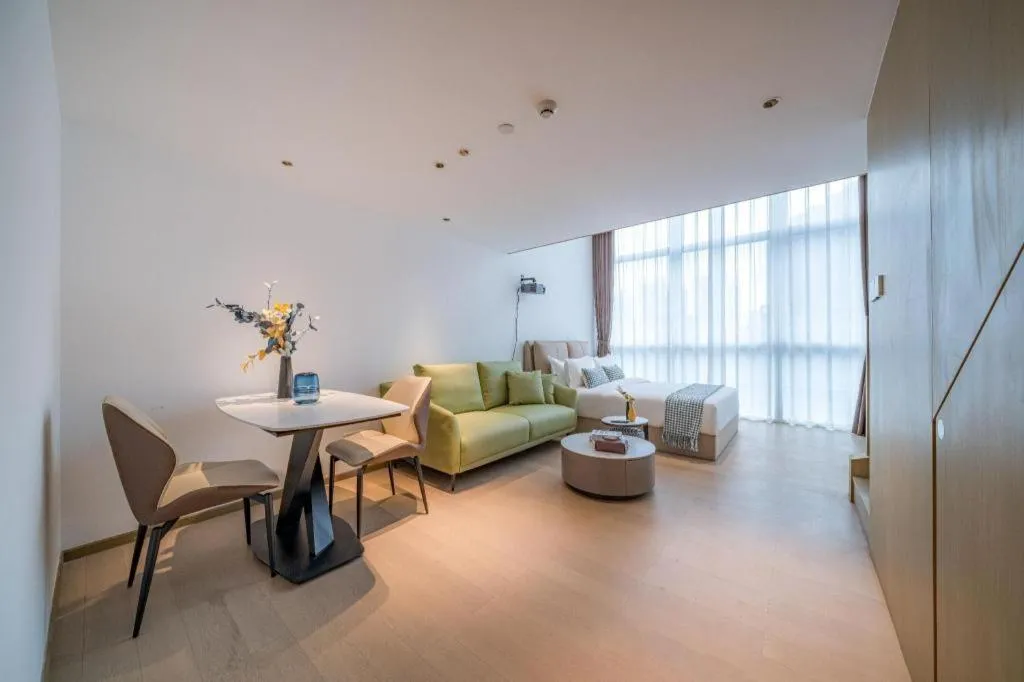 F-TOWN Fangtang Hotel (Shenzhen Longgang Tian'an Digital City Huanggekeng Subway Station)