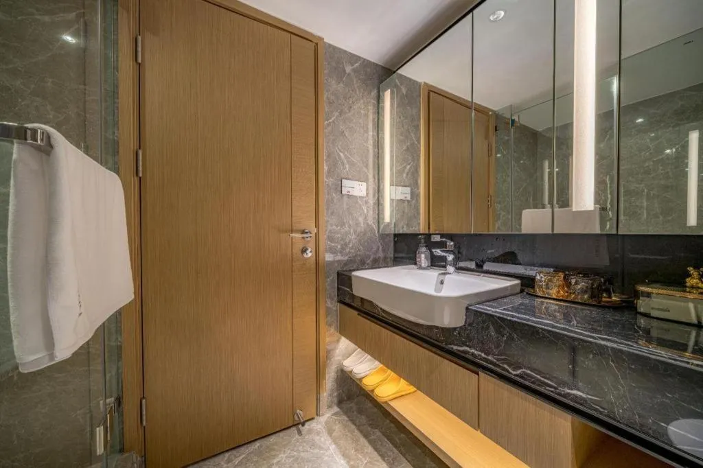 F-TOWN Fangtang Hotel (Shenzhen Longgang Tian'an Digital City Huanggekeng Subway Station)