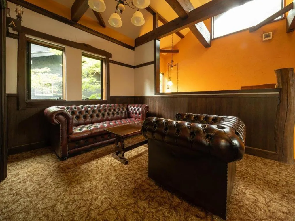 LONGINGHOUSE　旧軽井沢・諏訪ノ森