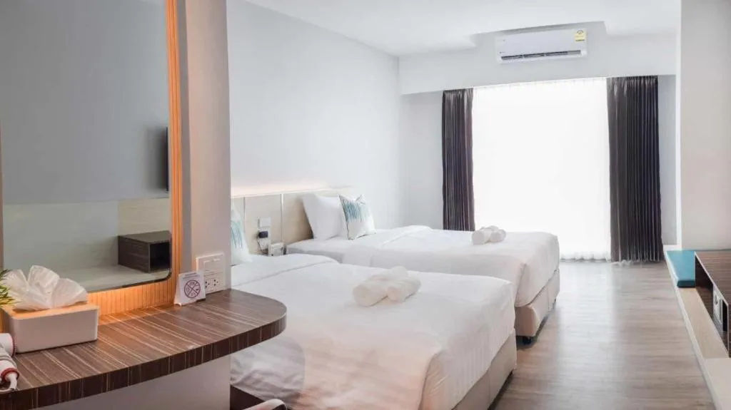 Bed in Analynn Hotel