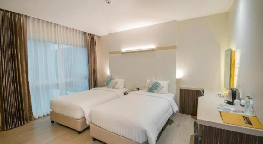 Bed in Analynn Hotel