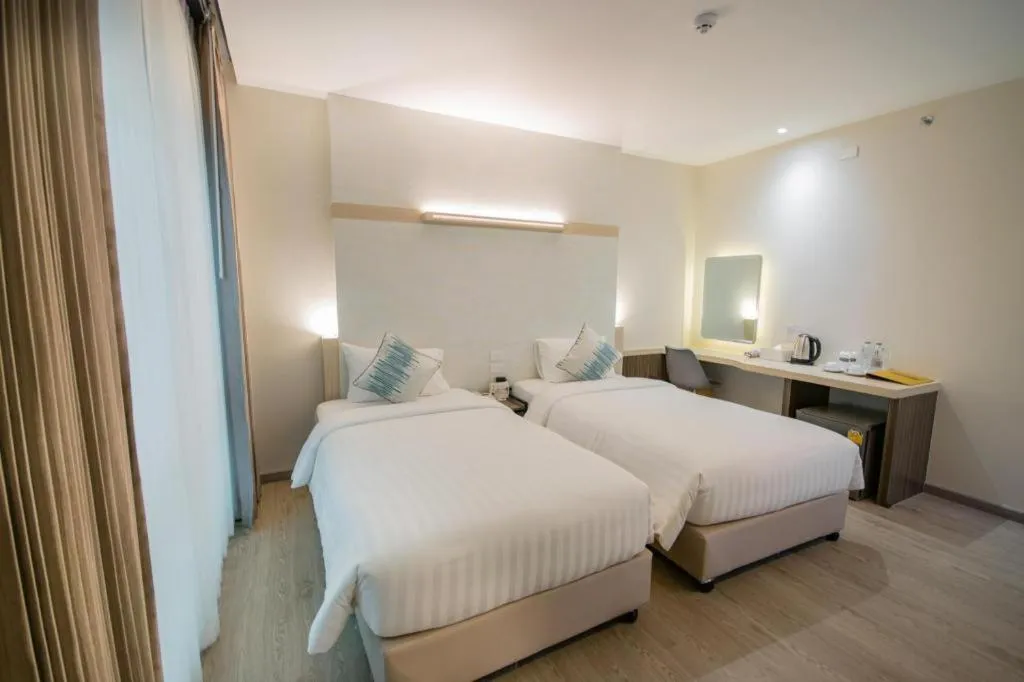 Bed in Analynn Hotel