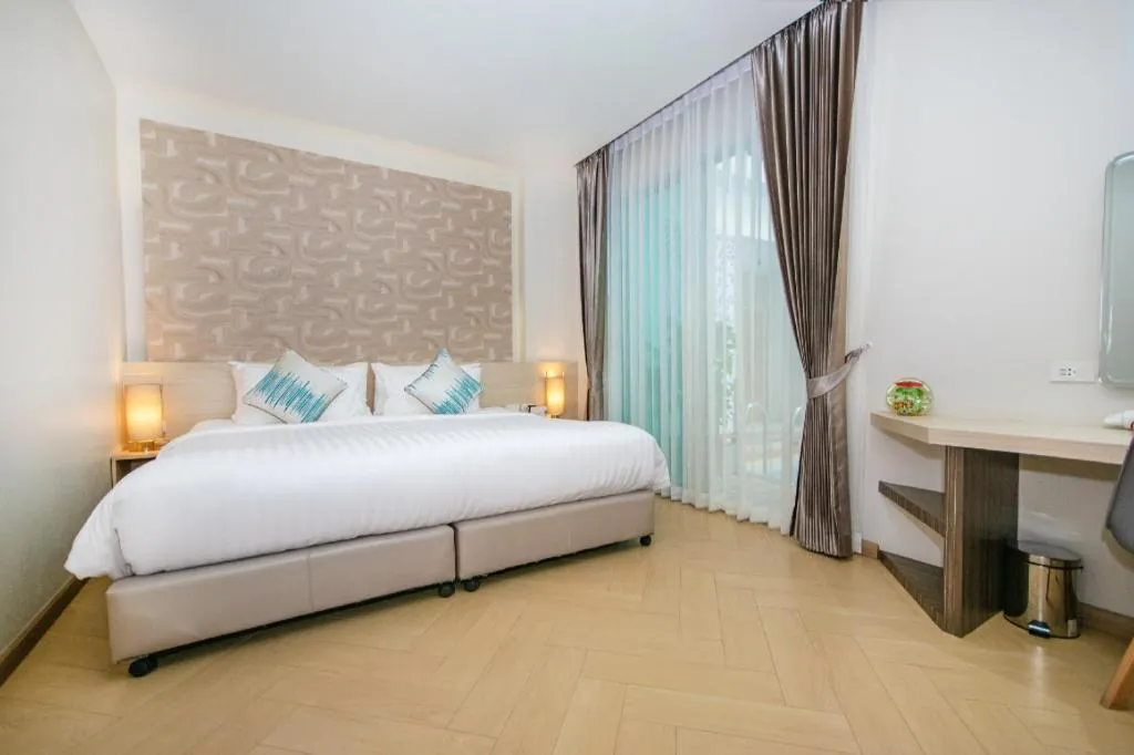 Bed in Analynn Hotel