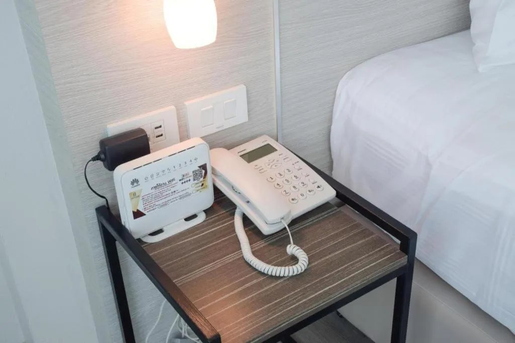 Bed in Analynn Hotel