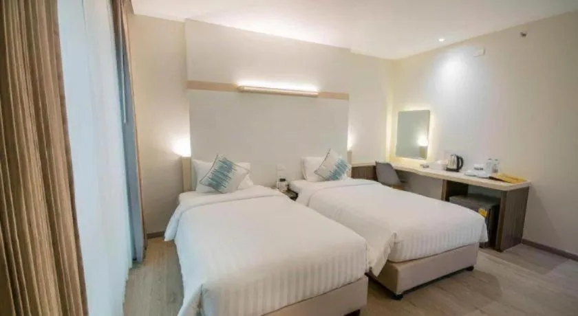 Bed in Analynn Hotel