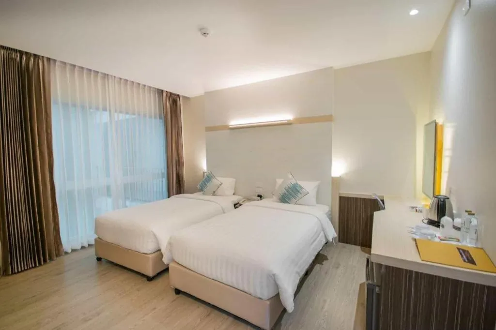 Bed in Analynn Hotel