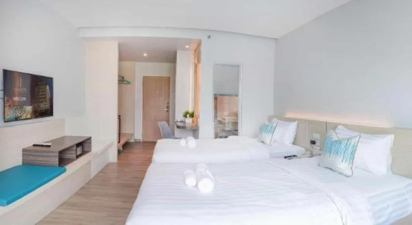 Bed in Analynn Hotel