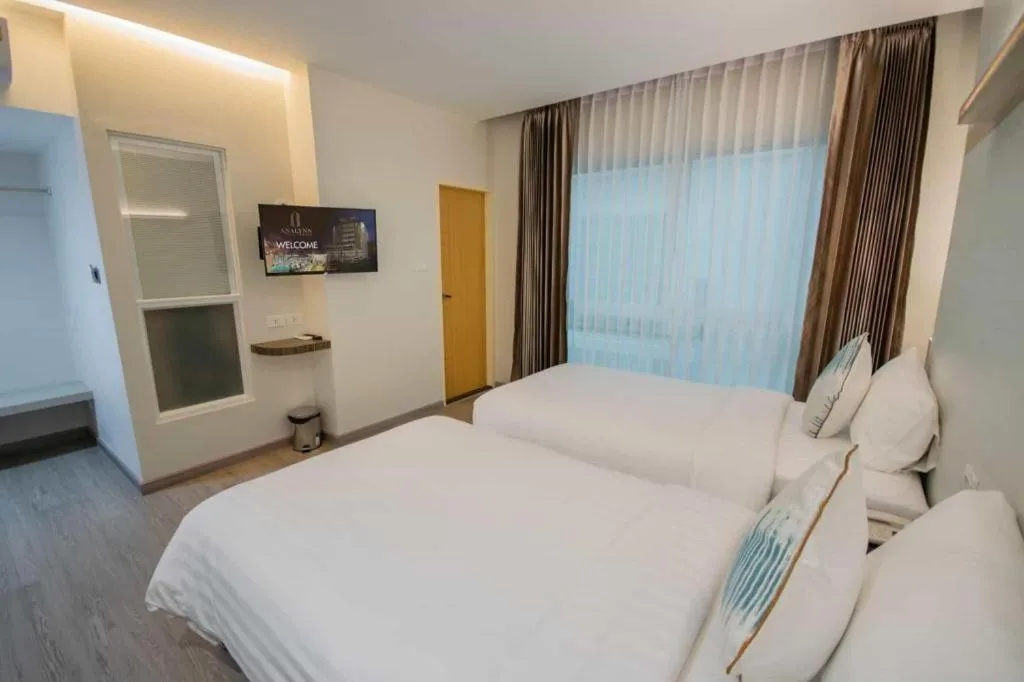 Bed in Analynn Hotel