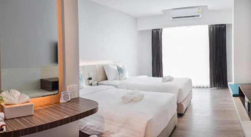 Bed in Analynn Hotel