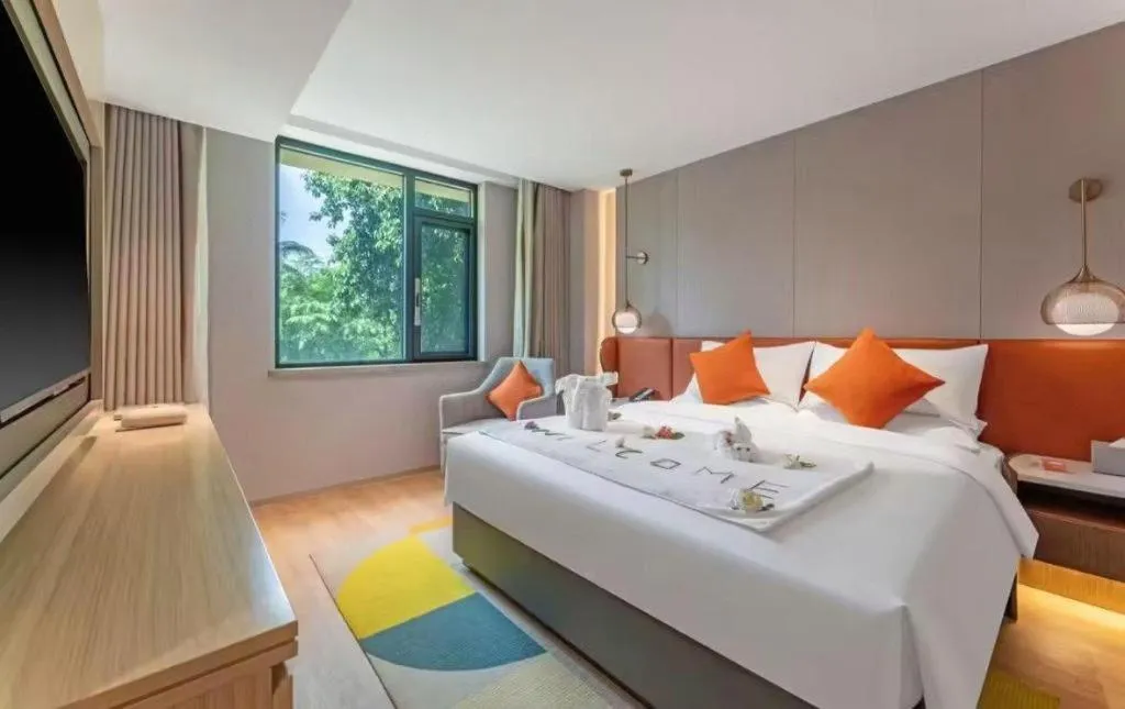 Bed in Home2 Suites by Hilton Xishuangbanna