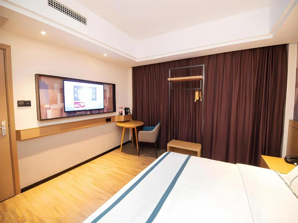 Bed in City Comfort Inn Changsha Sifangping University of National Defense Science and Technology