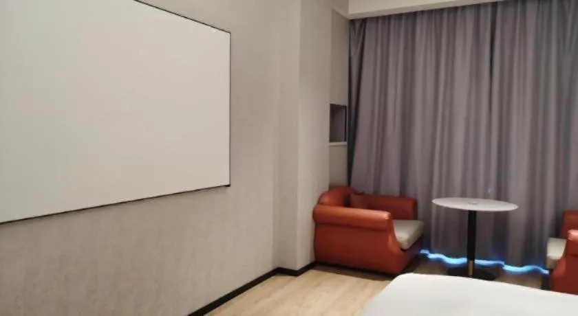 Bed in Borrman Hotel Yongzhou Lingling Ancient Town Government