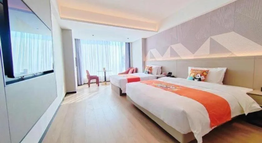 Bed in Borrman Hotel Yongzhou Lingling Ancient Town Government