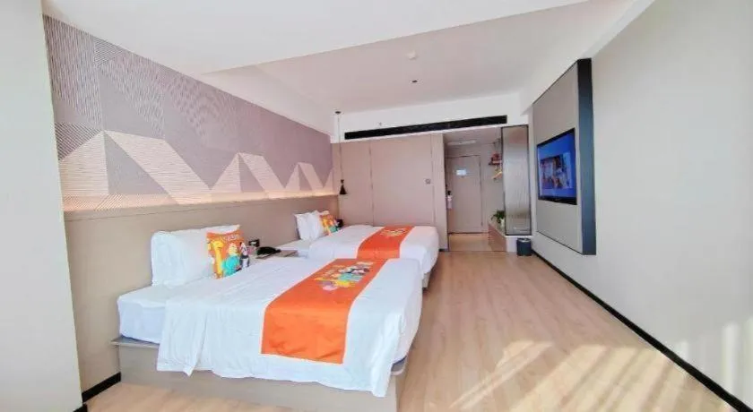 Bed in Borrman Hotel Yongzhou Lingling Ancient Town Government