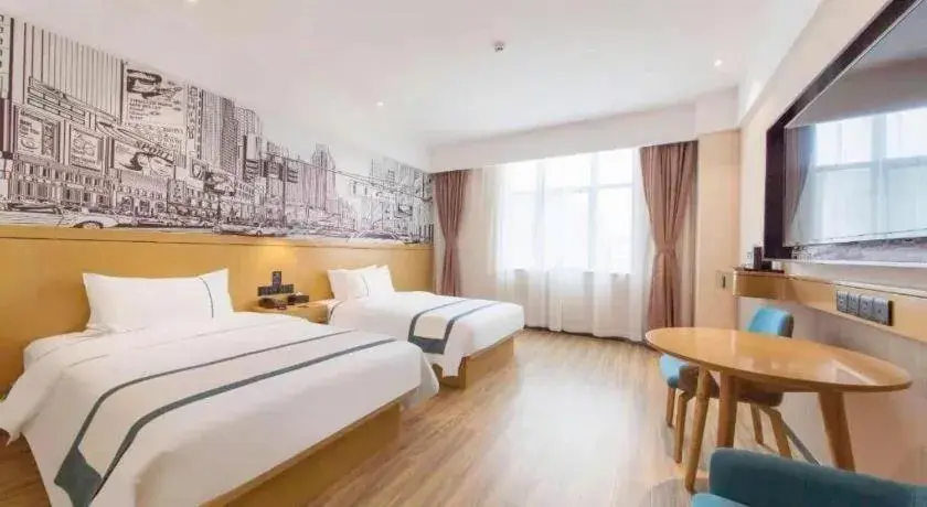 Bed in City Comfort Inn Wuhan Yangtze River Bridge Yellow Crane Tower Bed in City Comfort Inn Wuhan Yangtze River Bridge Yellow Crane Tower