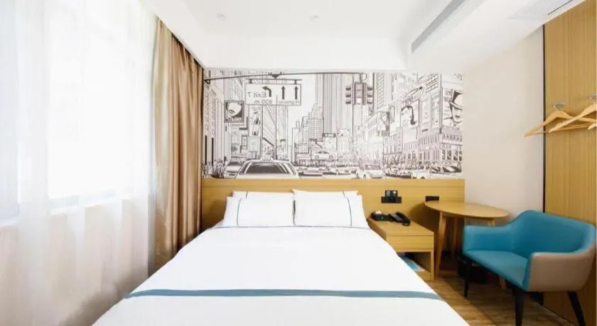Bed in City Comfort Inn Wuhan Yangtze River Bridge Yellow Crane Tower