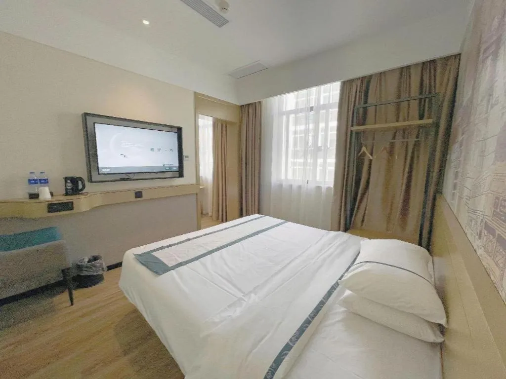 Bed in City Comfort Inn Wuhan Yangtze River Bridge Yellow Crane Tower