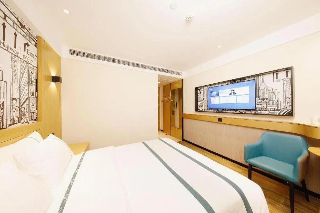 Bed in City Comfort Inn Wuhan Yangtze River Bridge Yellow Crane Tower