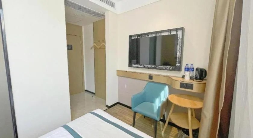 Bed in City Comfort Inn Wuhan Yangtze River Bridge Yellow Crane Tower