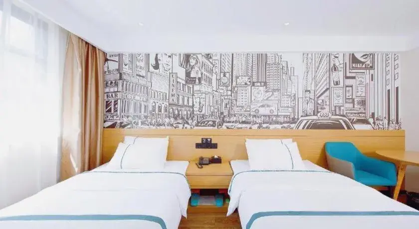 Bed in City Comfort Inn Wuhan Yangtze River Bridge Yellow Crane Tower Bed in City Comfort Inn Wuhan Yangtze River Bridge Yellow Crane Tower
