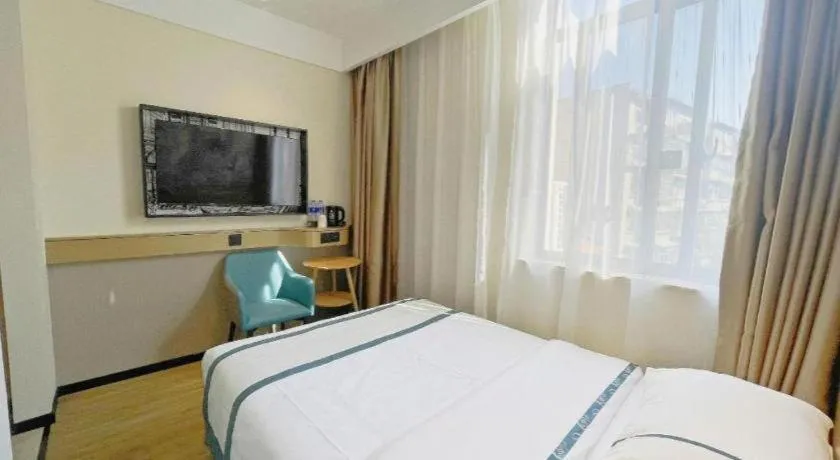 Bed in City Comfort Inn Wuhan Yangtze River Bridge Yellow Crane Tower