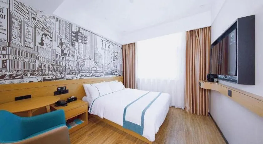 Bed in City Comfort Inn Wuhan Yangtze River Bridge Yellow Crane Tower