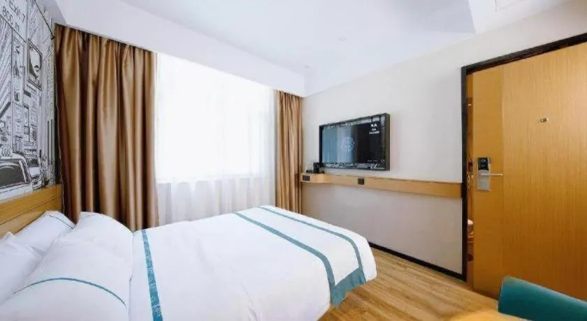 Bed in City Comfort Inn Wuhan Yangtze River Bridge Yellow Crane Tower