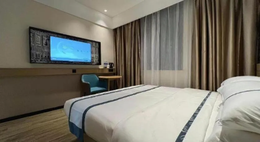 Bed in City Comfort Inn Wuhan Yangtze River Bridge Yellow Crane Tower