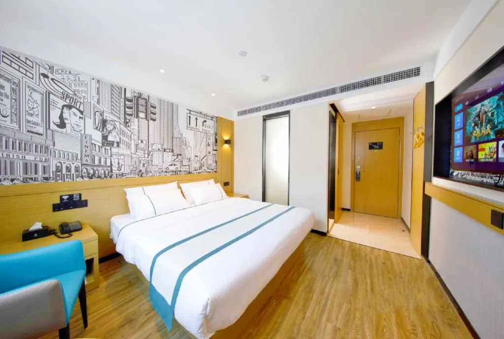 Bed in City Comfort Inn Wuhan Yangtze River Bridge Yellow Crane Tower