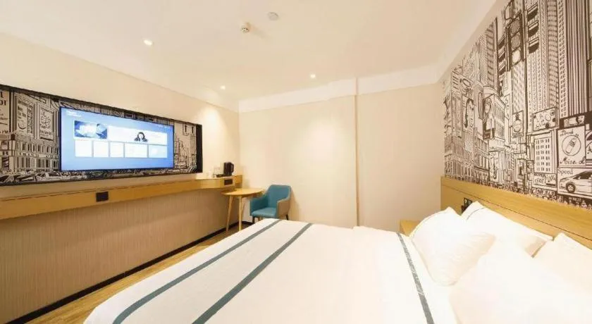 Bed in City Comfort Inn Wuhan Yangtze River Bridge Yellow Crane Tower
